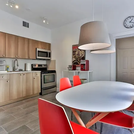 Centrally Located Impeccable Apartment Unit Wtih Bbq